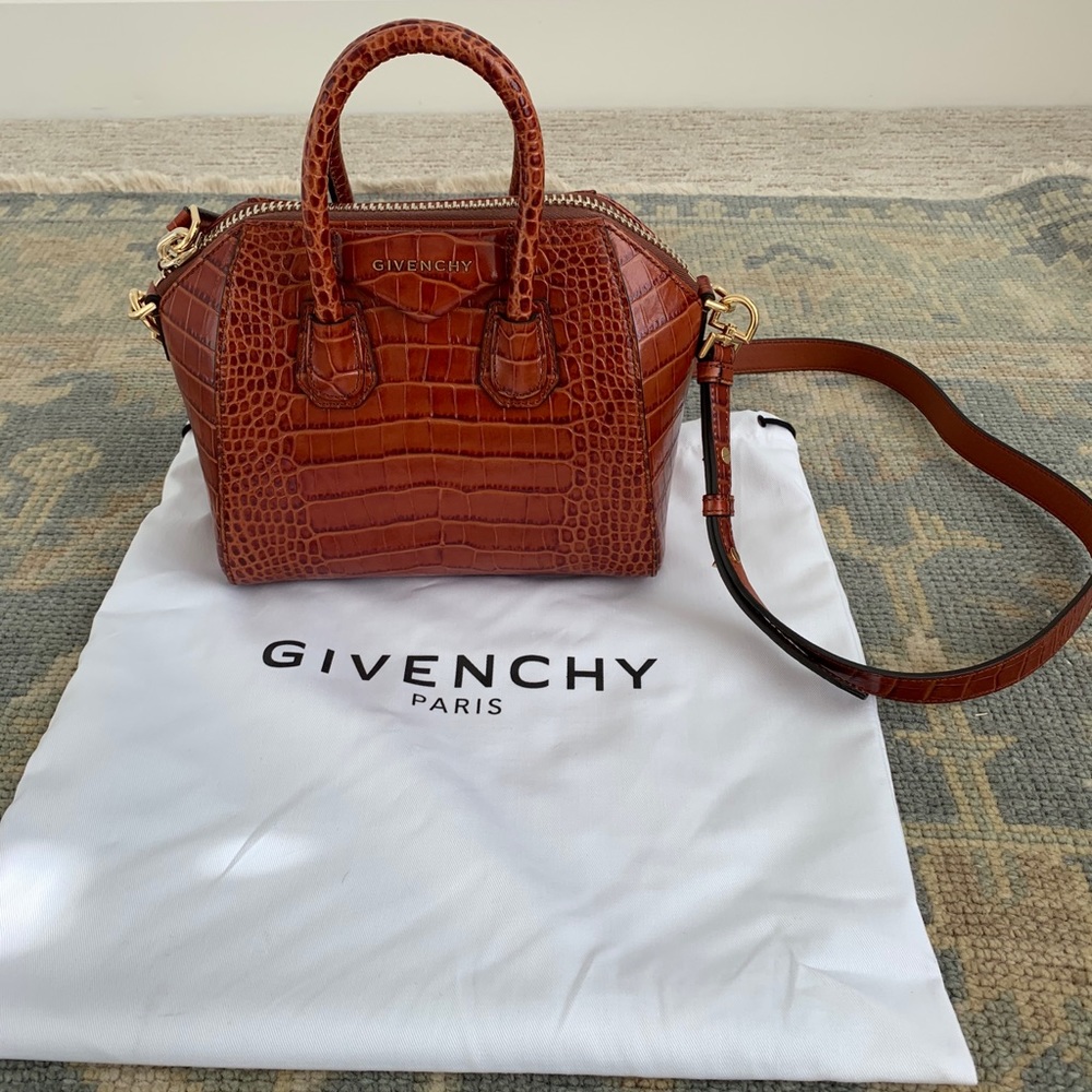 SOLD! Givenchy Antigona mini